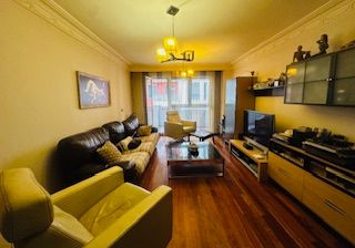 Pis en Calle san claudio 11. San claudio, piso de cuatro dormitorios con ascensor, garaje y t