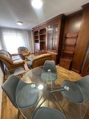 Miete Appartement in Calle páramo 4. Iglesia de santa ana, apartamento amueblado con garaje