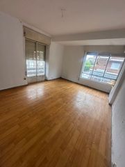 Flat in Avenida fernández ladreda 18. Piso para reforma integral en fernandez ladreda