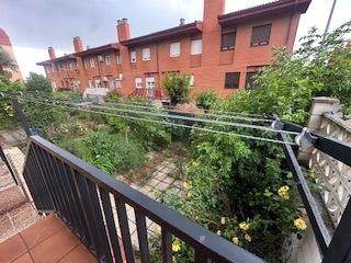 Location Chalet  Calle marqués de santillana. Adosado amueblado con jardin y garaje en el barrio de la sal (pa