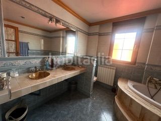 Foto 3ac2953c-8728-4c2e-8f18-457cabcce398. Xalet amb calefacció aparcament a San Andrés del Rabanedo pueblo San Andrés del Rabanedo