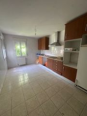Maison  Calle fraga iribarne. Solar con dos casas y jardin cerca de geriatrico de armunia