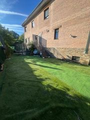 Xalet a Onzonilla. Onzonilla, dos pareados de 4 dormitorios con jardin, con 7 años