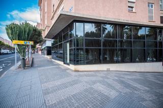 Location Local commercial à Avenida pintor felo monzón 36. Opotunidad local en esquina 7 palmas