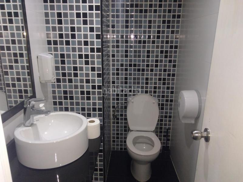 Foto c8d4a2c6-3f92-451b-84c5-f1c697cdeea4. Local comercial amb calefacció a Zona Alta Ponferrada