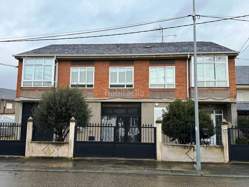 Foto 5794376c-e8fa-43ea-976c-7fb9ba6198fb. Casa adossada amb calefacció aparcament a Cuatro Vientos Ponferrada