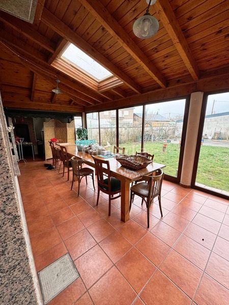 Foto 60016d53-1b15-4ddf-ae48-b3b5fe5f0129. Casa adossada amb calefacció aparcament a Cuatro Vientos Ponferrada