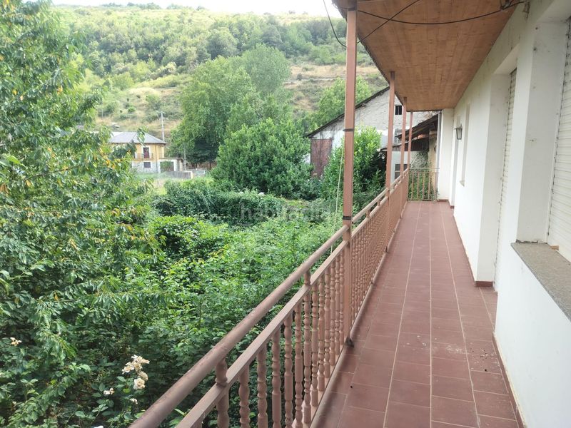 Foto 428d0354-4413-46a9-b524-a88e59bf158d. Casa amb calefacció aparcament a Área Rural Sur Ponferrada
