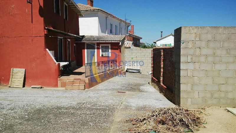 Foto a5fdd961-bce8-498a-8487-caec001fcf90. Casa amb calefacció aparcament a Pajares de los Oteros