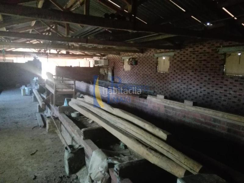 Foto 14026c2b-1f87-43ed-83c9-03dc4410c95c. Bâtiment à usage industriel dans Gordoncillo