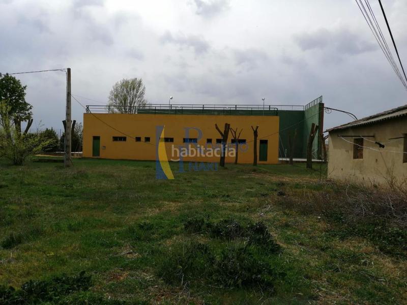 Foto 904378b0-7af9-4b64-931d-35749b161ce2. Bâtiment à usage industriel dans Gordoncillo