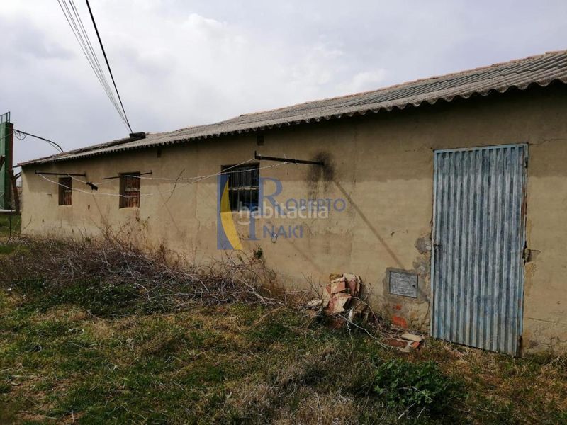 Foto ccf02f9f-bae5-41ee-b9de-b17c32f9b0fa. Capannone industriale in Gordoncillo