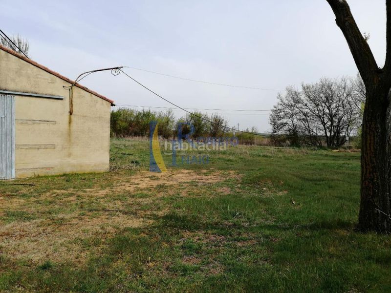 Foto e6e88475-1503-4808-9798-ea5c9877e7a2. Capannone industriale in Gordoncillo