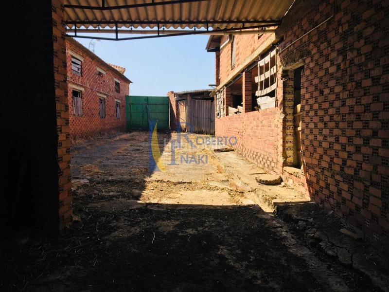 Foto e0fa99b6-dabf-49bd-aa80-6b22305421bc. Bâtiment à usage industriel dans Castilfalé