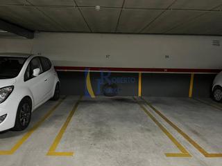 Parking voiture à Valencia de Don Juan