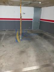 Parking voiture à Valencia de Don Juan
