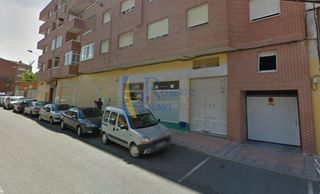 Parking voiture à Valencia de Don Juan