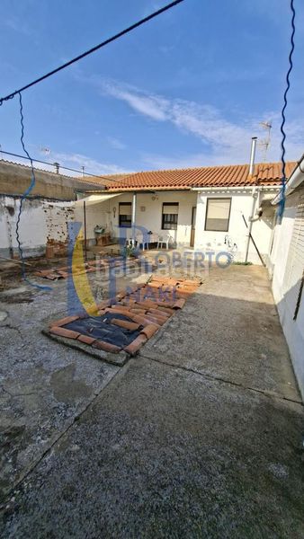 Foto 69a3c7f9-ccc7-414d-936e-3b1cd3739765. Casa amb calefacció aparcament a Villamañán