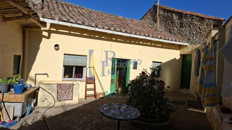 Foto d00af781-8bc6-40b9-8e9e-004c5736f351. Casa en Valencia de Don Juan