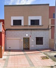 Haus in Playa del Hombre - Taliarte - Salinetas. Estupenda oportunidad! vivienda de 3 plantas ideal para familias