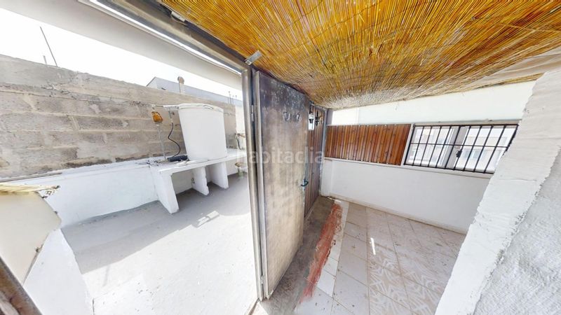 Foto b582fb1f-c546-4f8f-8b8a-31219b6bd30d. Casa adossada a Burrero Ingenio