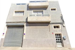 Casa in El Goro - Ojos de Garza. Casa terrera con gran garaje y azotea en ojos de garza  telde