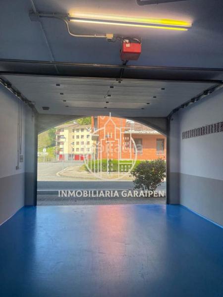 Foto 1c57ee8e-e2ef-4ee6-b856-e93cc1fbef39. Aparcament cotxe a Aia