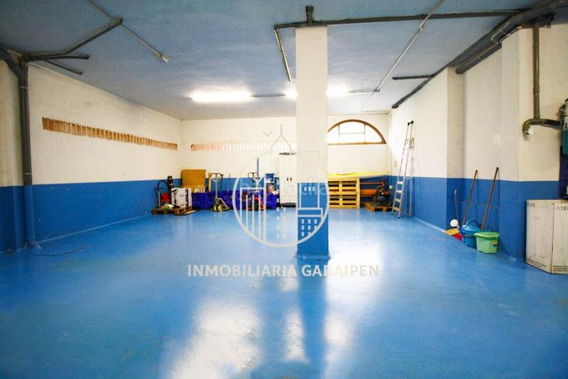 Foto 8be82a79-0eb5-4ada-a0f2-55f58eb9d508. Aparcament cotxe a Aia