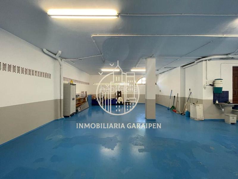 Foto e6403a01-b8b9-4b49-adc6-a88b90f4ddf0. Aparcament cotxe a Aia