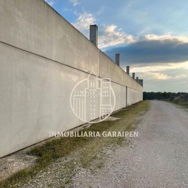 Foto f8a961f3-c4eb-4e03-8ec3-70827f208e58. Nave industrial se vende nave industrial en construcción en Olite