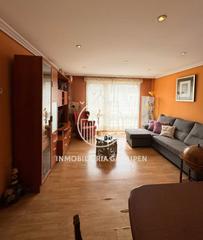 Casa adossada a Olite. Adosado de tres plantas con jardín y vivienda independiente en l