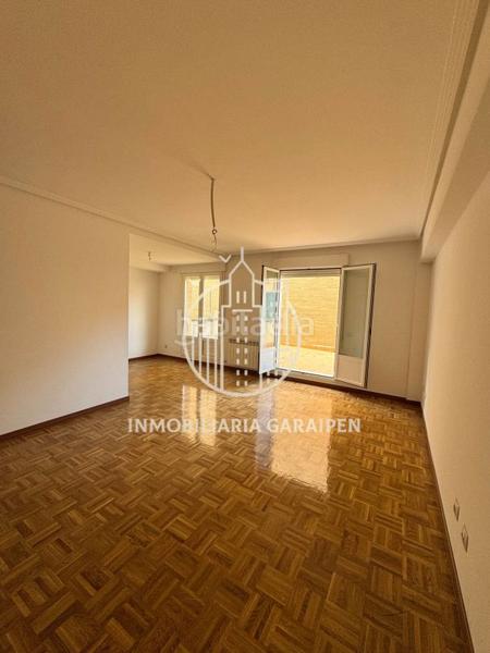 Foto 6d460fb5-8139-4faf-80d2-b67089b9a83e. Casa adosada se vende adosado a estrenar en Olite