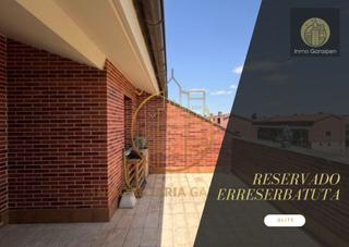 Casa adossada en Olite. Chalet adosado con amplio jardn y txoko en olite