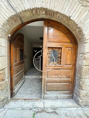 Casa en Olite. Casa con encanto y gran potencial en pleno corazón de olite. sin