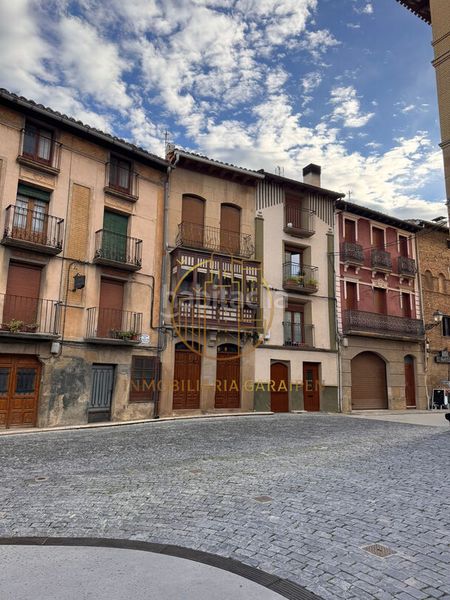 Foto 9ab1a5e0-d0a7-47ca-9a35-43954b1b59e9. Casa amb calefacció a Olite