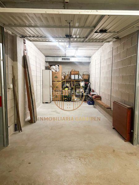 Foto bd8088ef-7a6d-4bdd-b578-1d6865005c45. Aparcament cotxe a Irura