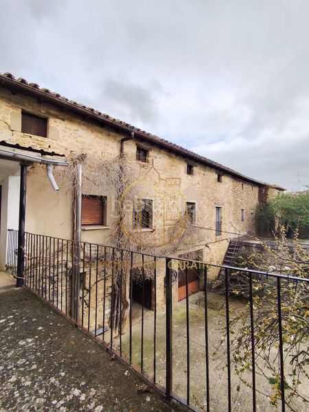 Foto 50a3eb55-bc75-48f7-8cab-e998a73c3125. Casa amb aparcament a Aibar