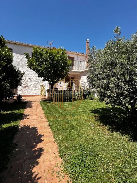 Foto b4f3bc49-653e-4be9-b40b-e3f70f28b9b6. Casa amb aparcament a Santacara