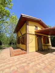 Casa a Peralta. Casa de campo con amplia parcela y encanto rústico en marcilla