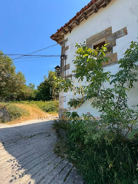 Foto c7d76e98-3389-4c3d-b8cb-fedf7c796886. Masia amb aparcament a Ergoiena