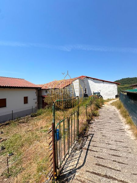Foto df42759a-c849-48ff-b7f0-68c4c6b9fe4a. Masia amb aparcament a Ergoiena