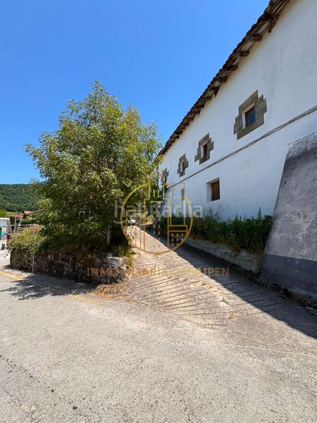Foto e2a5b60b-b28e-43de-ac29-b4b8ff8f57eb. Masia amb aparcament a Ergoiena