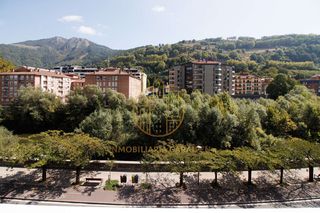 Etagenwohnung in Tolosa. Vivienda con vistas despejadas, dos balcones y ascensor en paseo