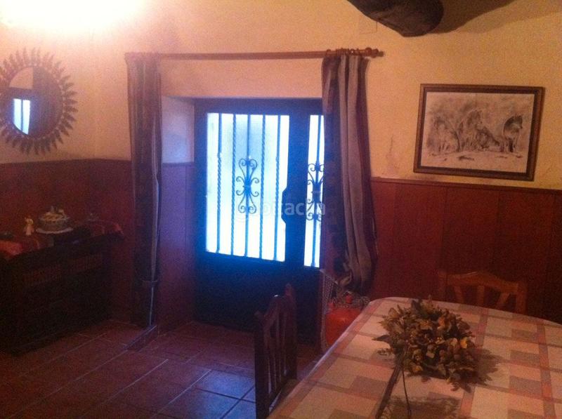 Foto 9c6f025e-cceb-4dc5-877b-c4ff8123c411. Casa adossada amb calefacció aparcament a Sanchotello