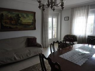 Casa aparellada a Villamayor