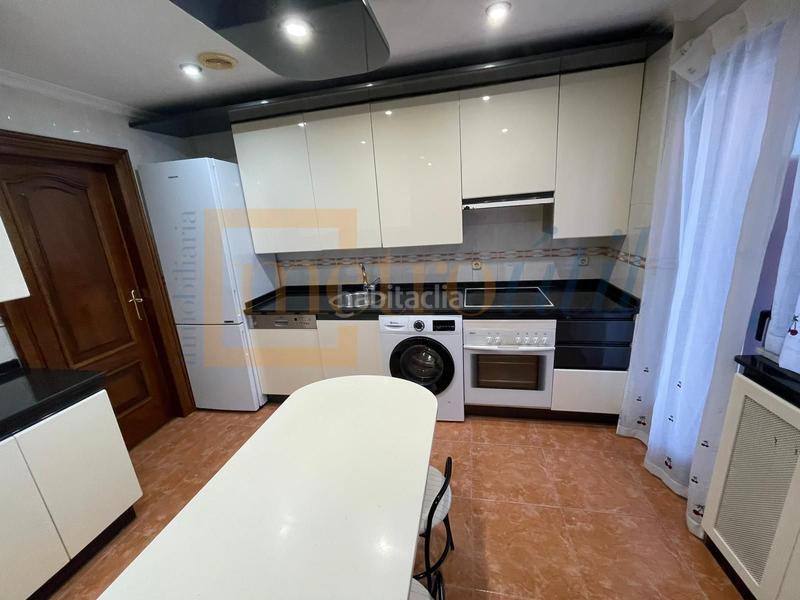 Foto f38aaa04-7e9c-4254-8b54-810e33a5a03b. Flat with heating in Centro Salamanca