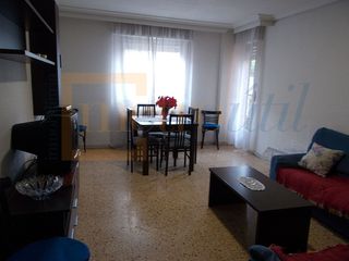 Rent Flat  Plaza de barcelona. En el paseo de los madroños, junto a la avenida de los cipreses.