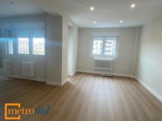 Appartement  Calle sánchez llevot. Totalmente reformada con acabados de lujo, junto a la avenida mi