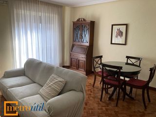 Rent Flat  Calle santa teresa. Plaza de santa teresa, vivienda en buen estado, a 1 minuto de la