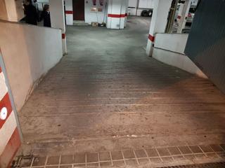 Aparcament cotxe a Garrido Sur